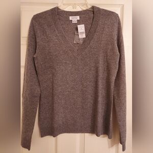 NWT Barneys New York 100% Gray Cashmere Sweater. Size Med. $400